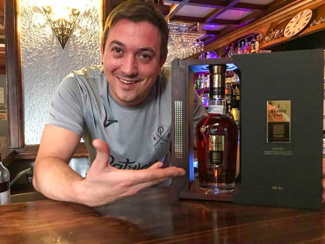 Yon Pavón, nominado a Mejor Bartender Mundial de Ron en los  ... Imagen 1