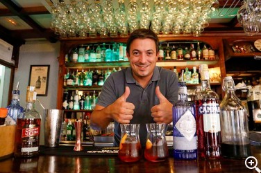 Yon Pavón, nominado a Mejor Bartender Mundial de Ron en los  ... Imagen 1