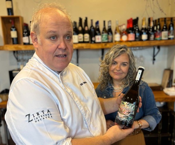 ZIRTA OSTATUA: LA ACOGEDORA CASA DE IKER Y LORENA Imagen 1